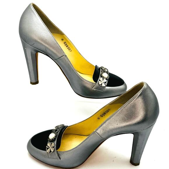 Chanel Metallic Silver/Black Pearl & Crest Embellished Cap-Toe Heels size 39 - Picture 4 of 10